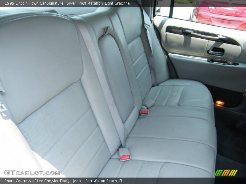 Silver Frost Metallic / Light Graphite 1999 Lincoln Town Car Signature