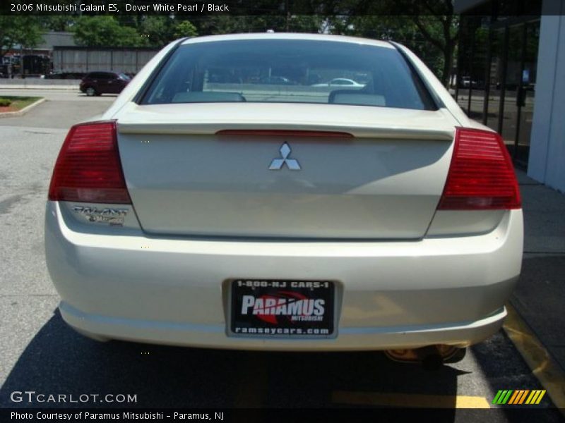 Dover White Pearl / Black 2006 Mitsubishi Galant ES