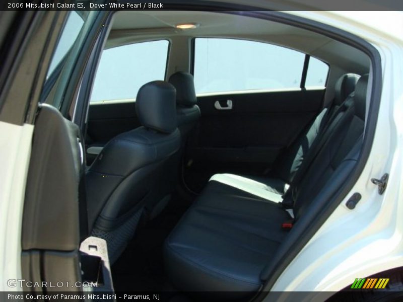 Dover White Pearl / Black 2006 Mitsubishi Galant ES