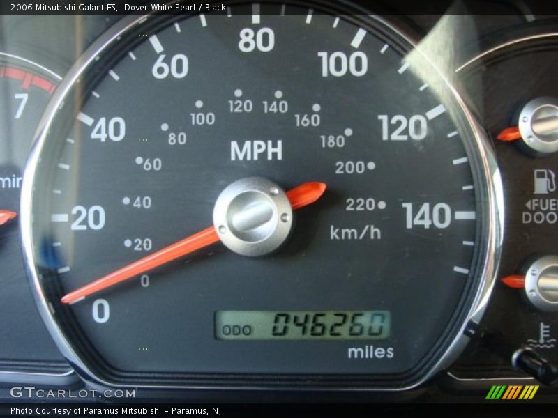 Dover White Pearl / Black 2006 Mitsubishi Galant ES
