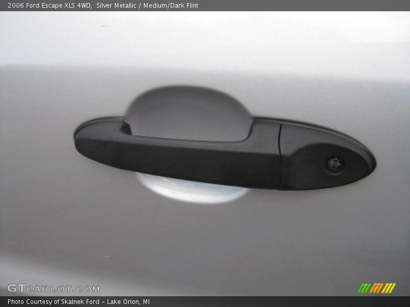 Silver Metallic / Medium/Dark Flint 2006 Ford Escape XLS 4WD