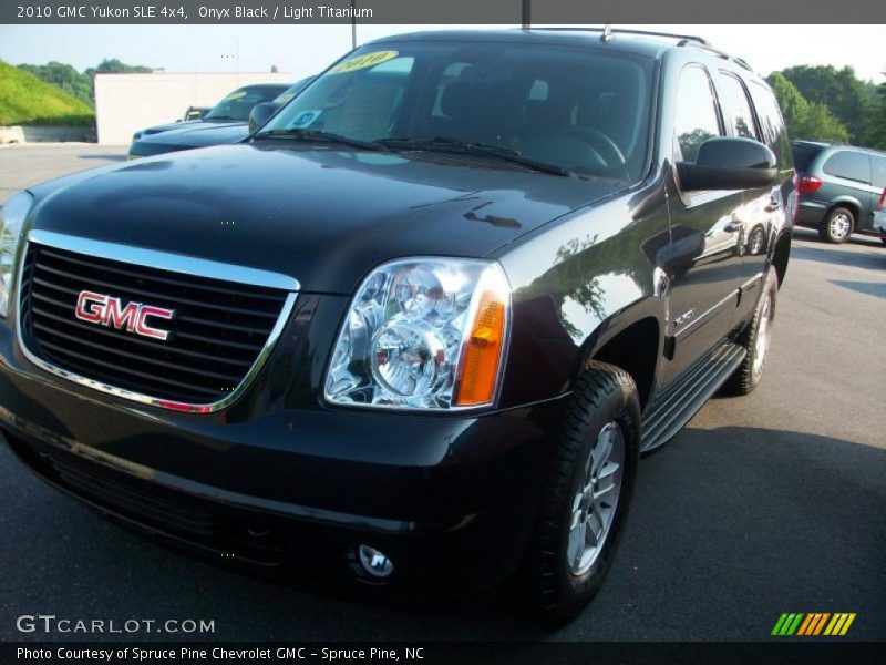 Onyx Black / Light Titanium 2010 GMC Yukon SLE 4x4