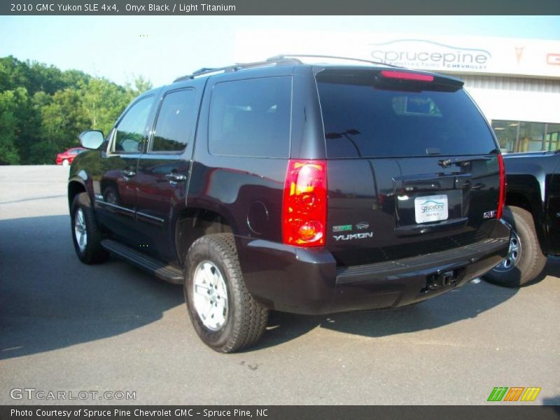 Onyx Black / Light Titanium 2010 GMC Yukon SLE 4x4