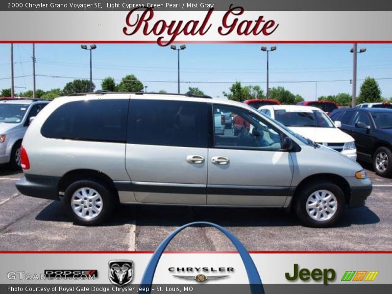 Light Cypress Green Pearl / Mist Gray 2000 Chrysler Grand Voyager SE