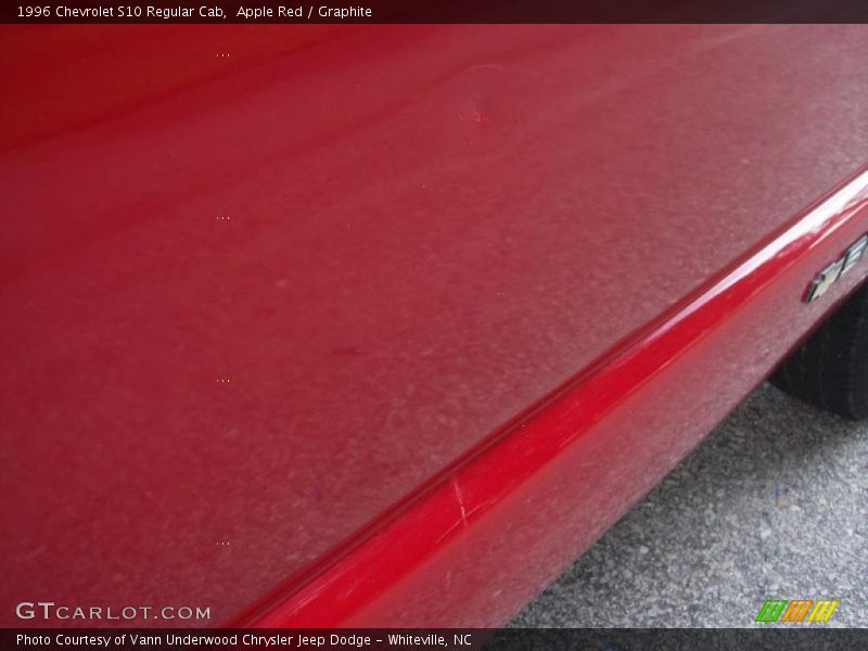 Apple Red / Graphite 1996 Chevrolet S10 Regular Cab