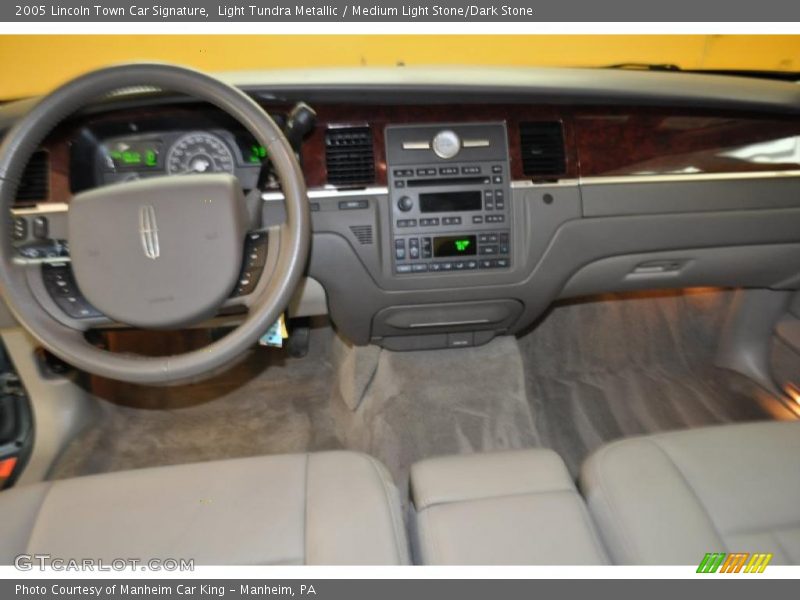 Light Tundra Metallic / Medium Light Stone/Dark Stone 2005 Lincoln Town Car Signature
