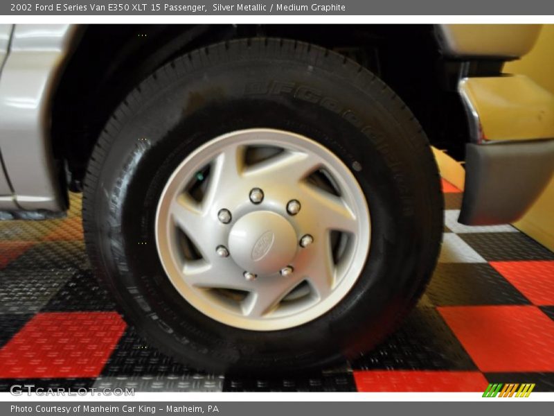 Silver Metallic / Medium Graphite 2002 Ford E Series Van E350 XLT 15 Passenger