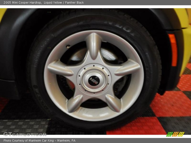 Liquid Yellow / Panther Black 2005 Mini Cooper Hardtop