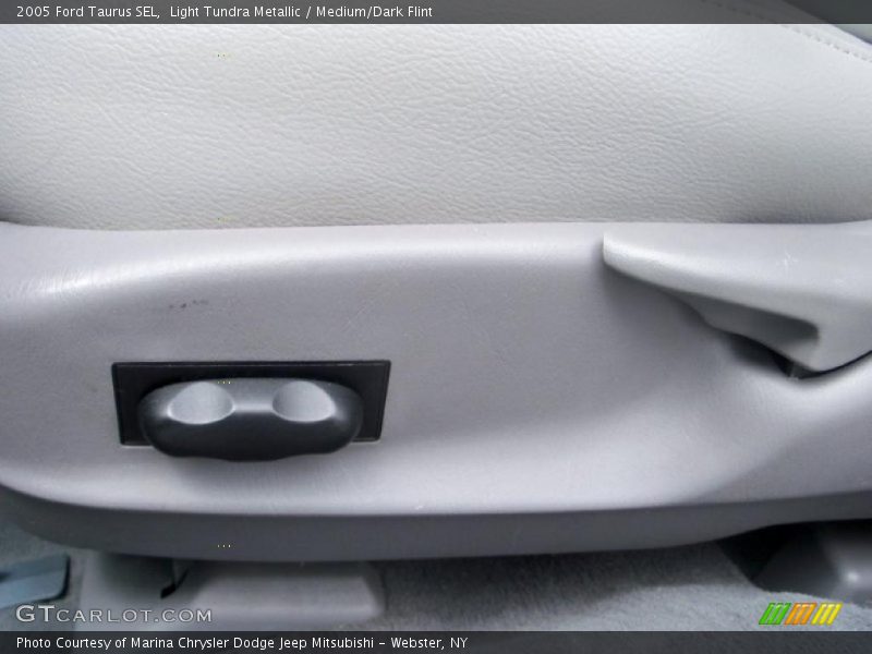 Light Tundra Metallic / Medium/Dark Flint 2005 Ford Taurus SEL