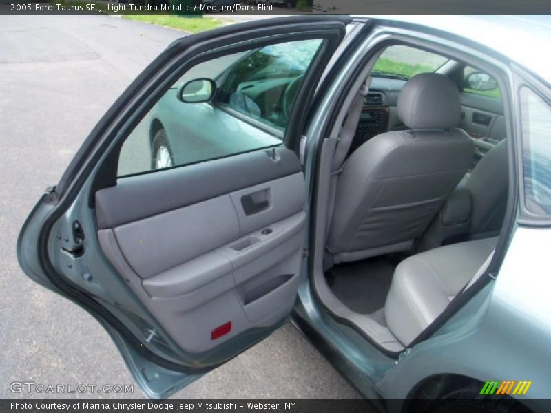 Light Tundra Metallic / Medium/Dark Flint 2005 Ford Taurus SEL