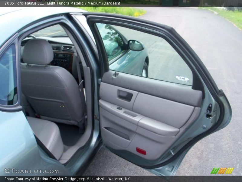 Light Tundra Metallic / Medium/Dark Flint 2005 Ford Taurus SEL