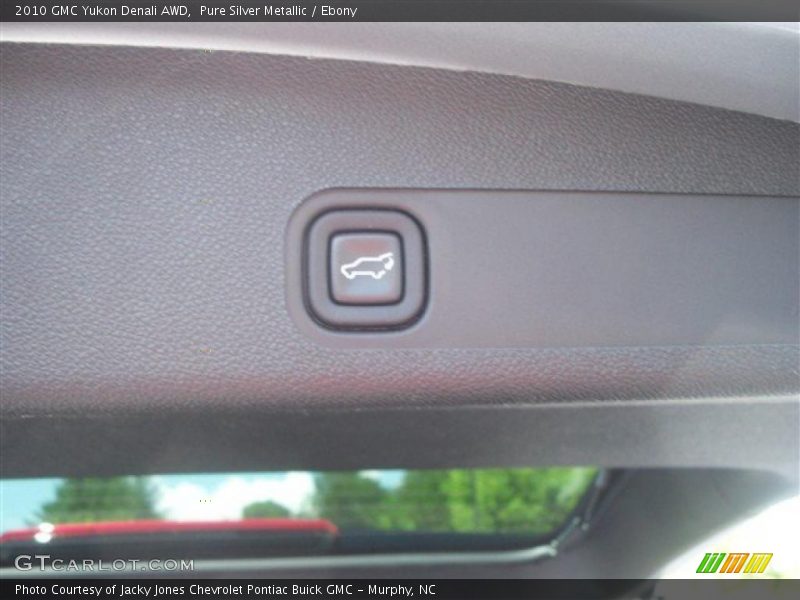 Pure Silver Metallic / Ebony 2010 GMC Yukon Denali AWD