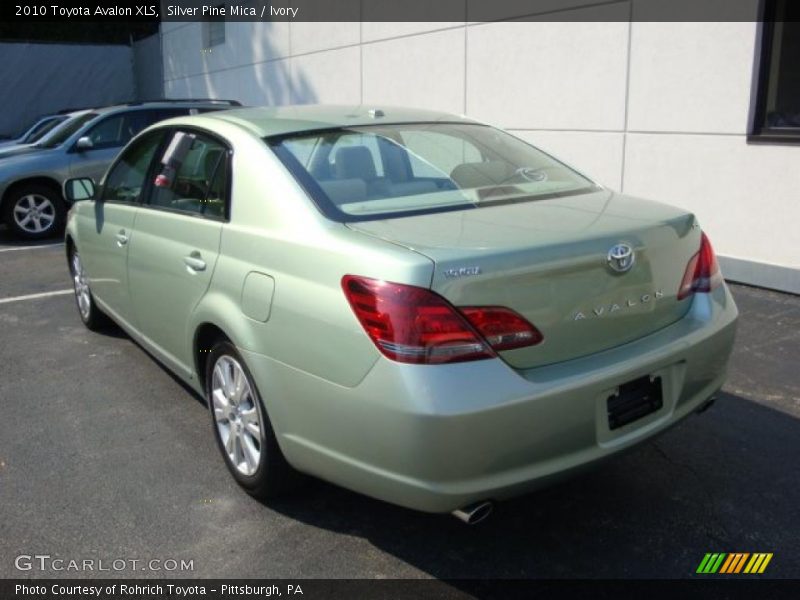 Silver Pine Mica / Ivory 2010 Toyota Avalon XLS