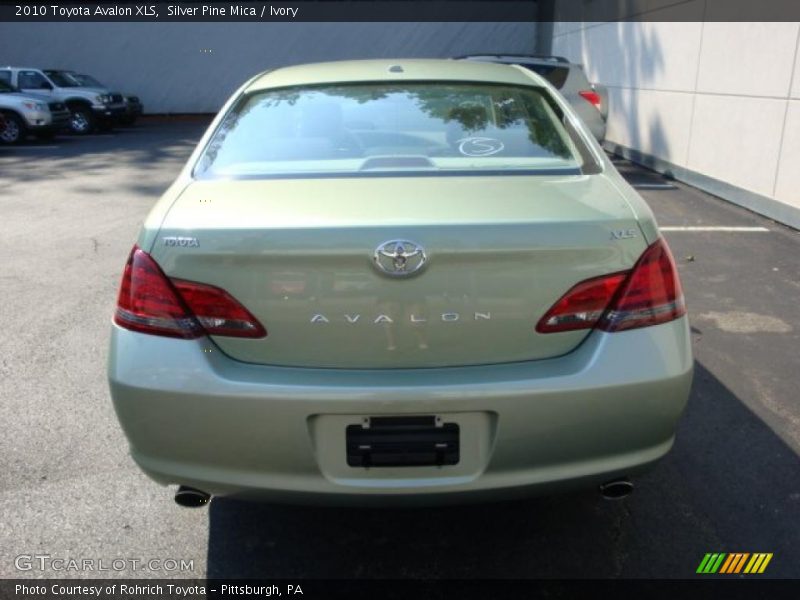 Silver Pine Mica / Ivory 2010 Toyota Avalon XLS