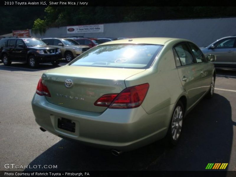Silver Pine Mica / Ivory 2010 Toyota Avalon XLS