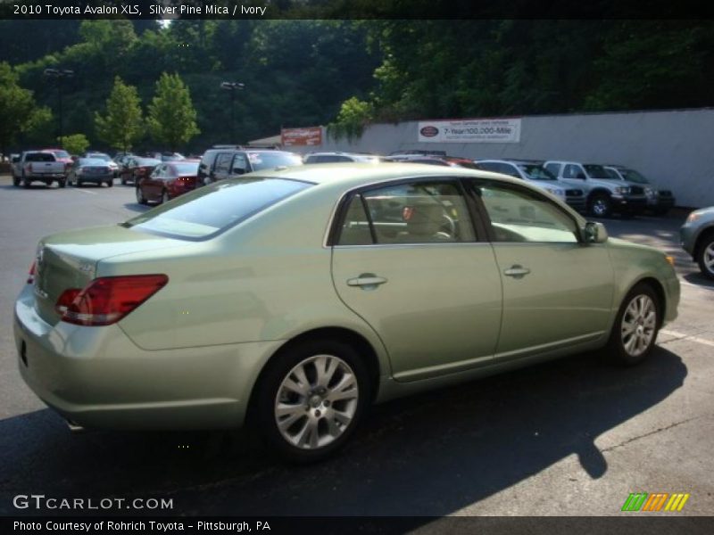 Silver Pine Mica / Ivory 2010 Toyota Avalon XLS