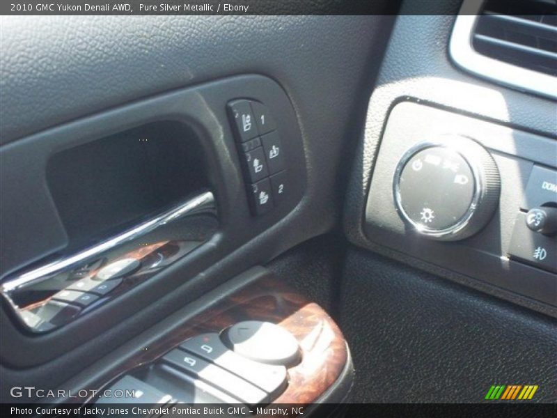Pure Silver Metallic / Ebony 2010 GMC Yukon Denali AWD
