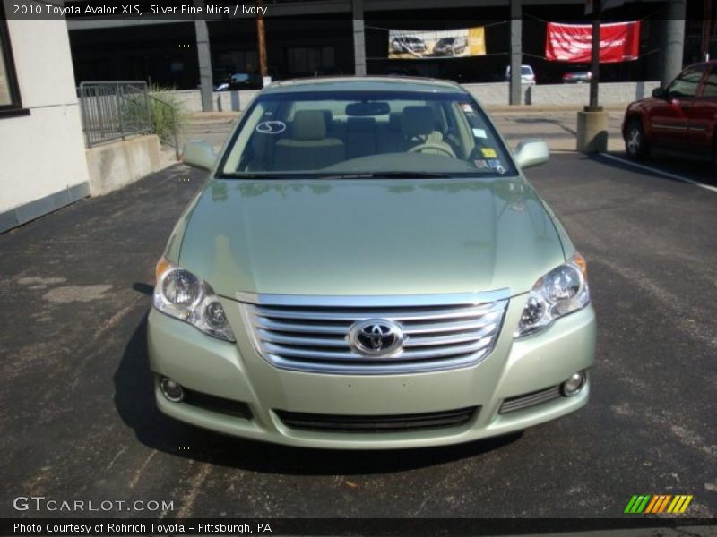 Silver Pine Mica / Ivory 2010 Toyota Avalon XLS