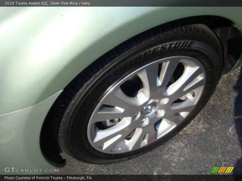 Silver Pine Mica / Ivory 2010 Toyota Avalon XLS