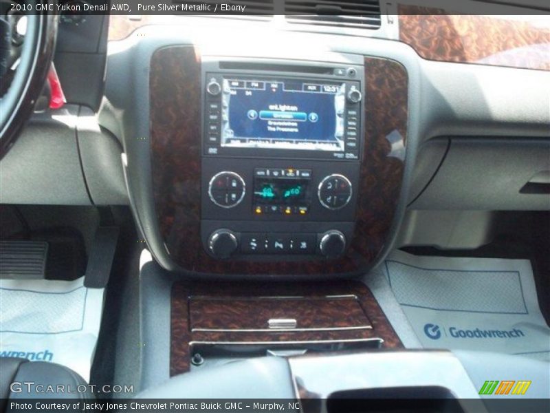 Pure Silver Metallic / Ebony 2010 GMC Yukon Denali AWD