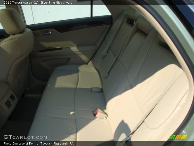 Silver Pine Mica / Ivory 2010 Toyota Avalon XLS