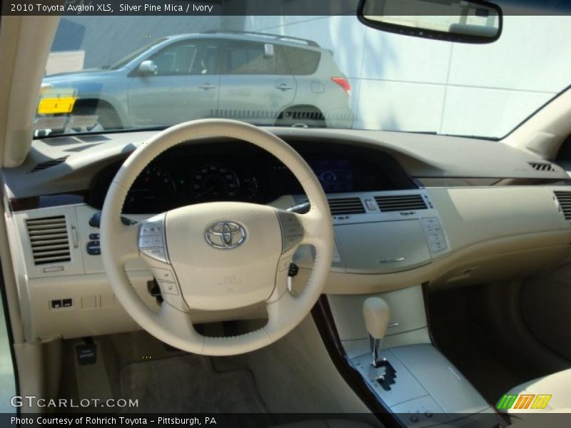 Silver Pine Mica / Ivory 2010 Toyota Avalon XLS