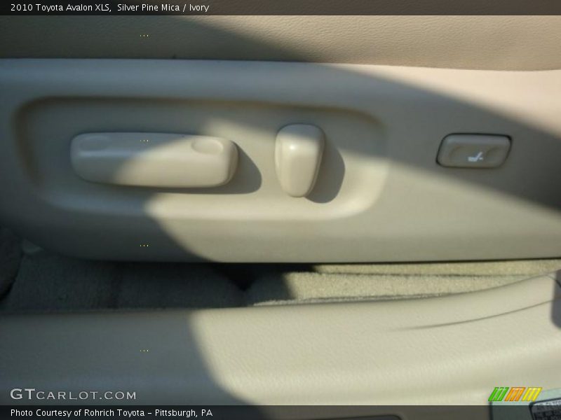 Silver Pine Mica / Ivory 2010 Toyota Avalon XLS