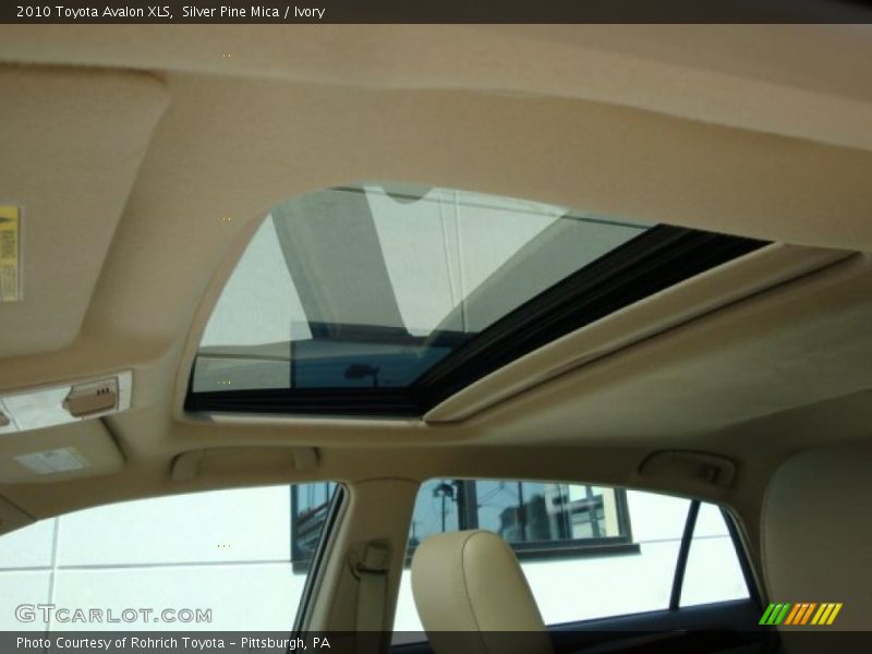 Silver Pine Mica / Ivory 2010 Toyota Avalon XLS