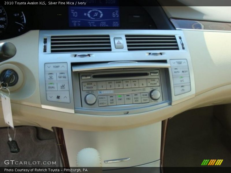 Silver Pine Mica / Ivory 2010 Toyota Avalon XLS
