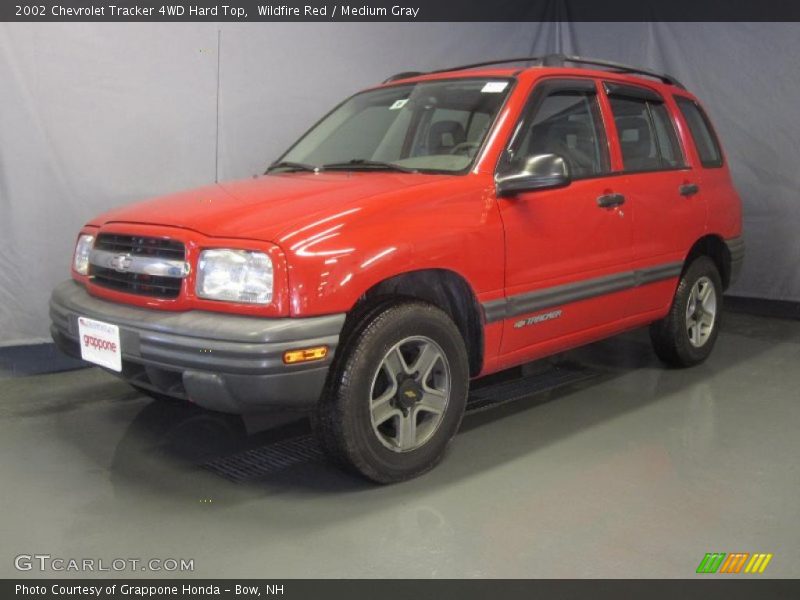 Wildfire Red / Medium Gray 2002 Chevrolet Tracker 4WD Hard Top