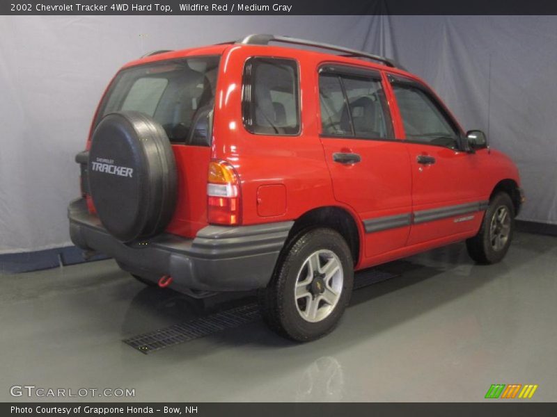 Wildfire Red / Medium Gray 2002 Chevrolet Tracker 4WD Hard Top