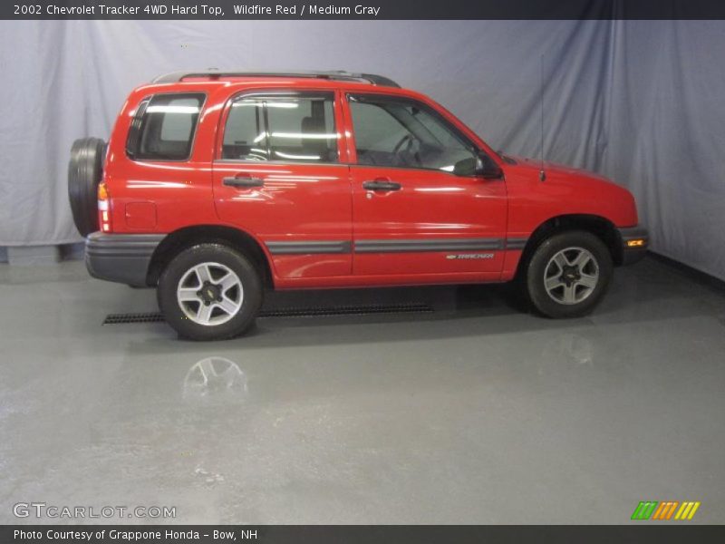 Wildfire Red / Medium Gray 2002 Chevrolet Tracker 4WD Hard Top