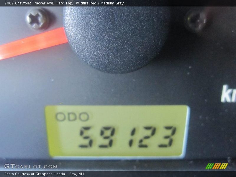 Wildfire Red / Medium Gray 2002 Chevrolet Tracker 4WD Hard Top