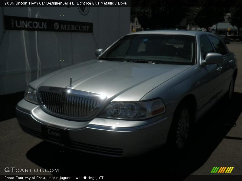 Light Ice Blue Metallic / Dove 2006 Lincoln Town Car Designer Series