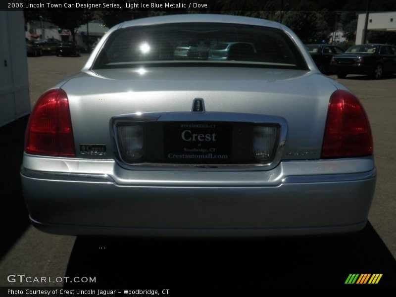 Light Ice Blue Metallic / Dove 2006 Lincoln Town Car Designer Series