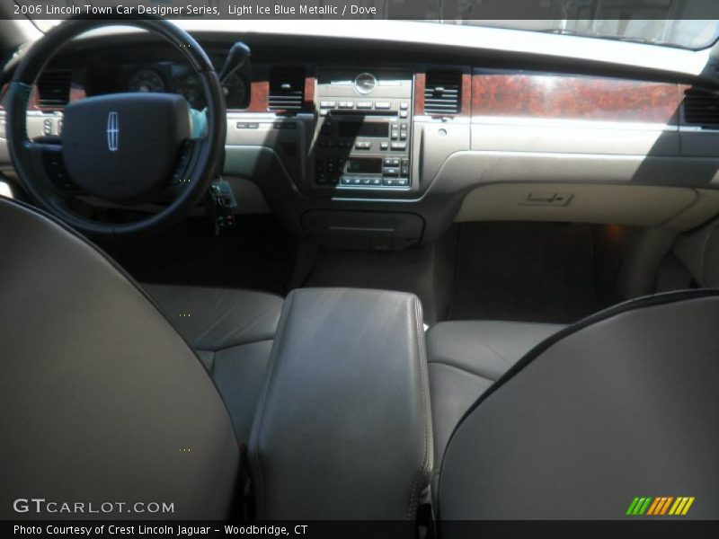 Light Ice Blue Metallic / Dove 2006 Lincoln Town Car Designer Series