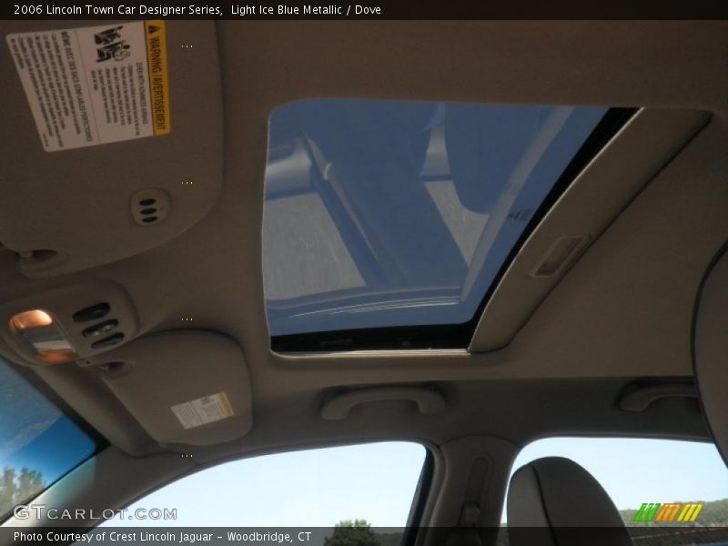 Light Ice Blue Metallic / Dove 2006 Lincoln Town Car Designer Series