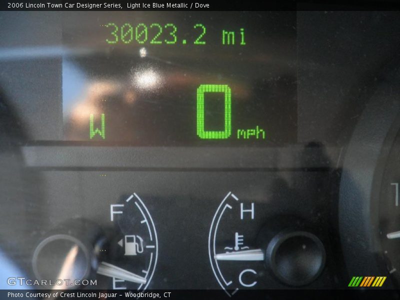 Light Ice Blue Metallic / Dove 2006 Lincoln Town Car Designer Series