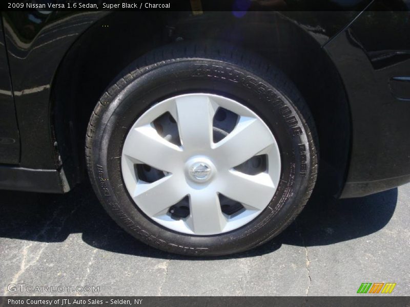 Super Black / Charcoal 2009 Nissan Versa 1.6 Sedan