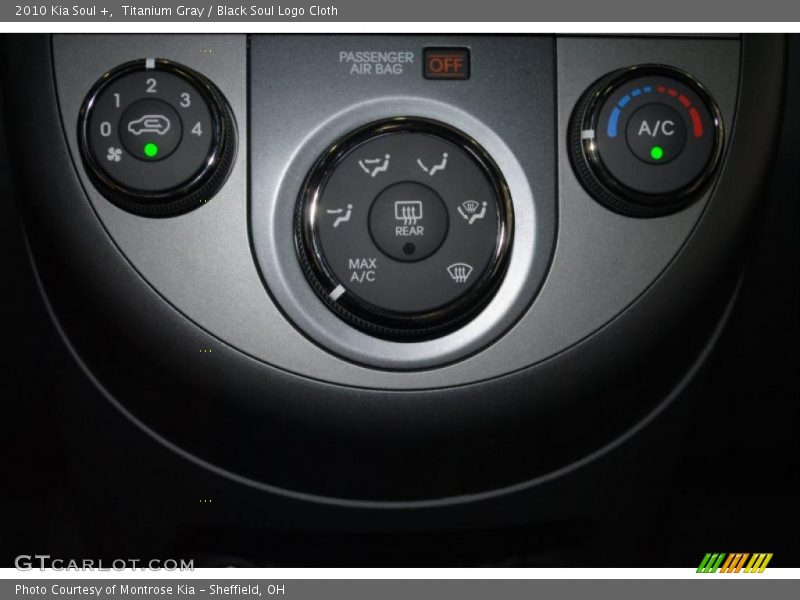 Titanium Gray / Black Soul Logo Cloth 2010 Kia Soul +