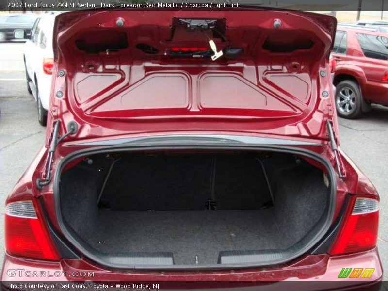 Dark Toreador Red Metallic / Charcoal/Light Flint 2007 Ford Focus ZX4 SE Sedan