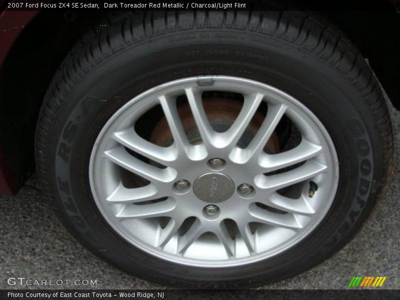 Dark Toreador Red Metallic / Charcoal/Light Flint 2007 Ford Focus ZX4 SE Sedan
