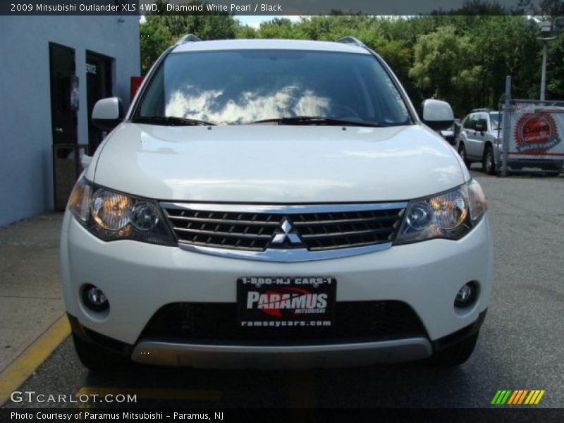 Diamond White Pearl / Black 2009 Mitsubishi Outlander XLS 4WD