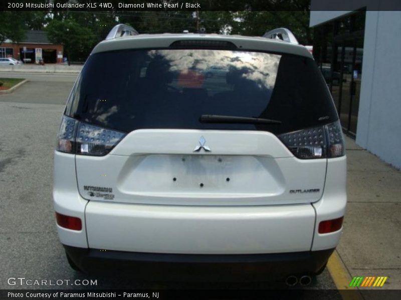 Diamond White Pearl / Black 2009 Mitsubishi Outlander XLS 4WD