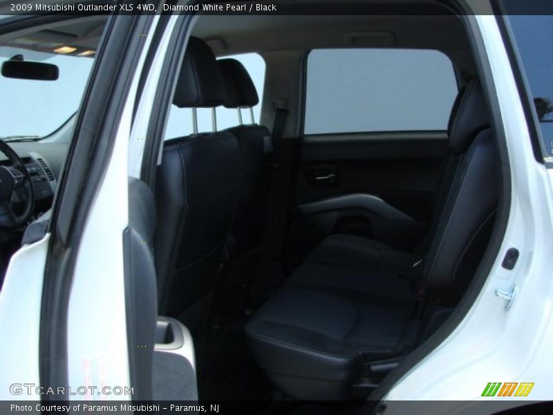 Diamond White Pearl / Black 2009 Mitsubishi Outlander XLS 4WD