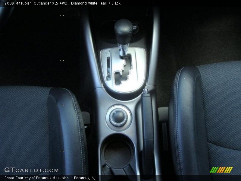 Diamond White Pearl / Black 2009 Mitsubishi Outlander XLS 4WD