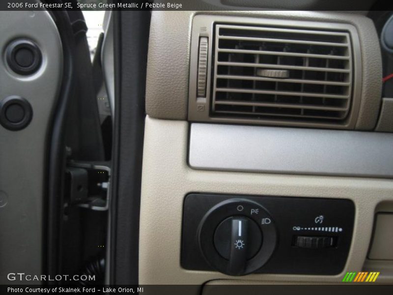 Spruce Green Metallic / Pebble Beige 2006 Ford Freestar SE