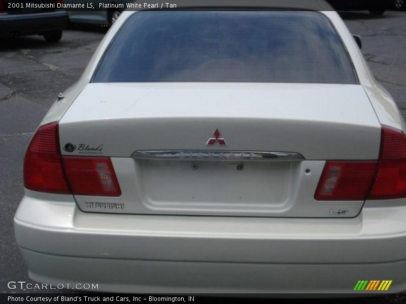 Platinum White Pearl / Tan 2001 Mitsubishi Diamante LS