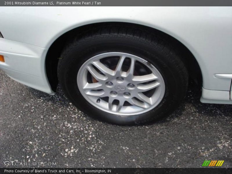 Platinum White Pearl / Tan 2001 Mitsubishi Diamante LS
