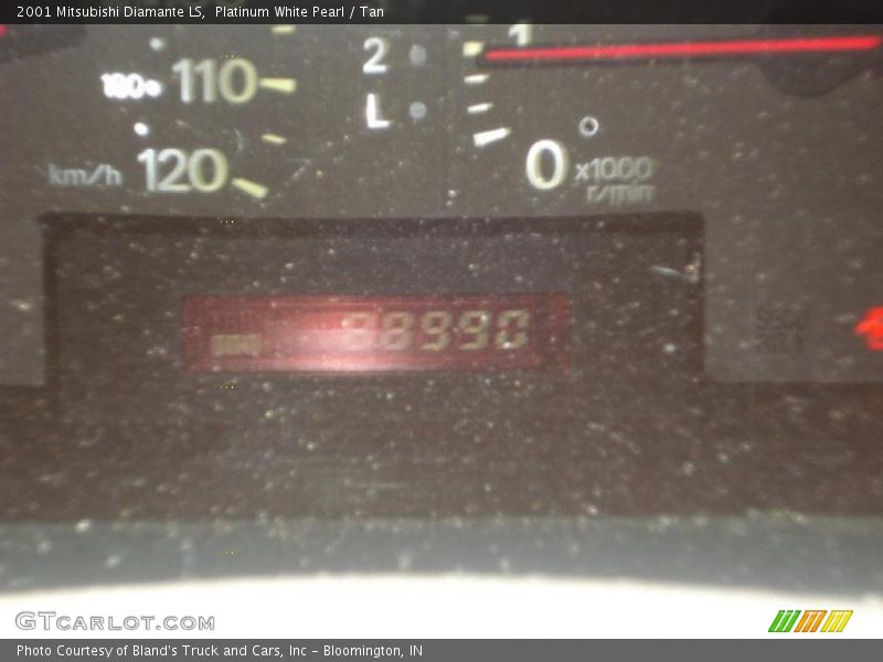 Platinum White Pearl / Tan 2001 Mitsubishi Diamante LS